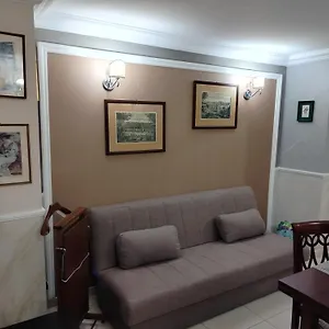 https://azalea-house.taorminaitalyhotels.com